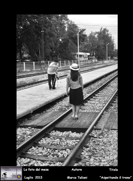 (07)  Foto del Mese Luglio (2013) Autore Marco Taliani       Titolo  Aspettando il treno.jpg